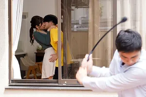 Con gái hư trộm nhìn bố tắm và cái kết …