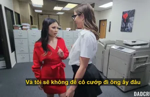 Anh trai giàu có được hẳn 2 người tình tranh nhau xem ai giỏi hơn